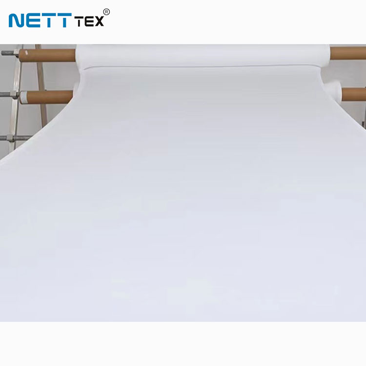 In che modo la membrana PTFE raggiunge la traspirabilità e l'impermeabilità?